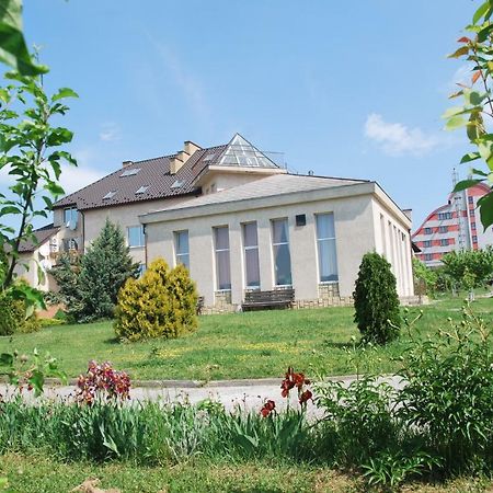 Guest House Uzhgorod Exterior foto